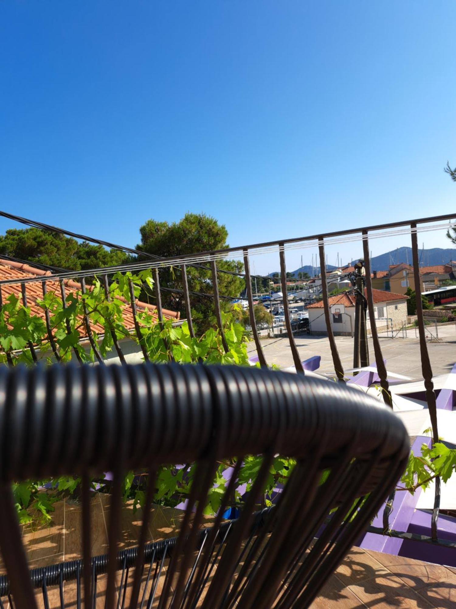 Apartamento Jardin Kapetanova Kuca Veli Iž Exterior foto